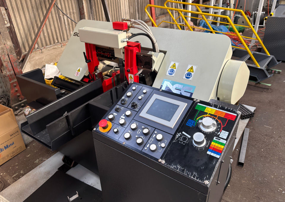 ソリッド加工用バンドソーマシン